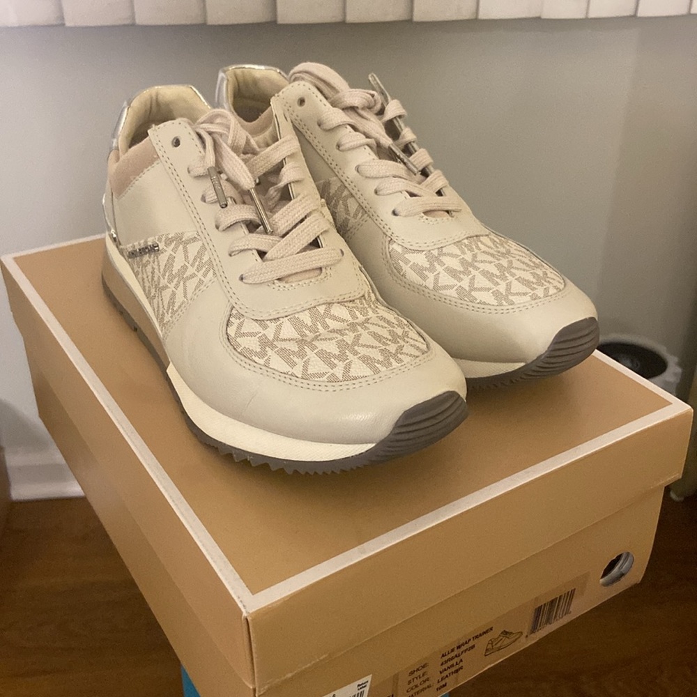 Micheal Kors Allie wrap Trainer sneakers 10M